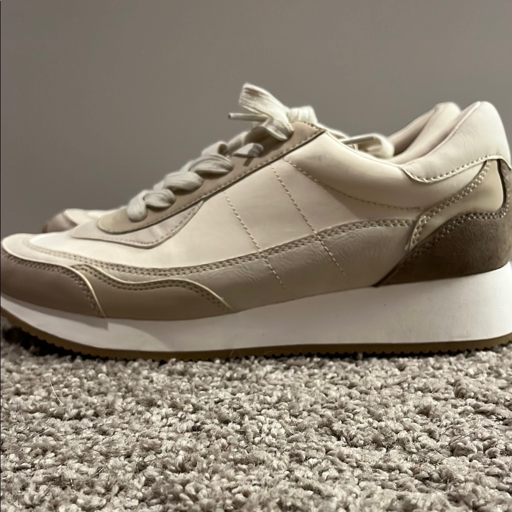 Universal Thread Women's Athletic Shoes - Cream and Tan